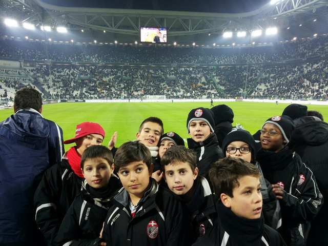Alcuni dei ragazzi buschesi nello stadio della Juve